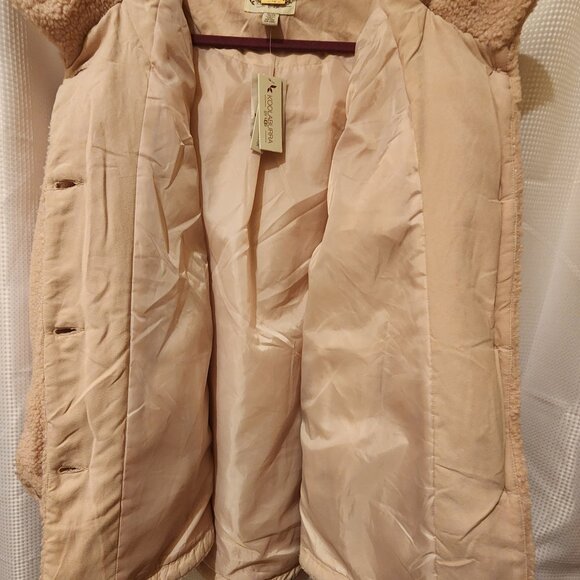 Koolaburra by UGG Shacket 1X Blush Faux Sherpa with Button Off Hood Poly. Lining - Picture 4 of 16